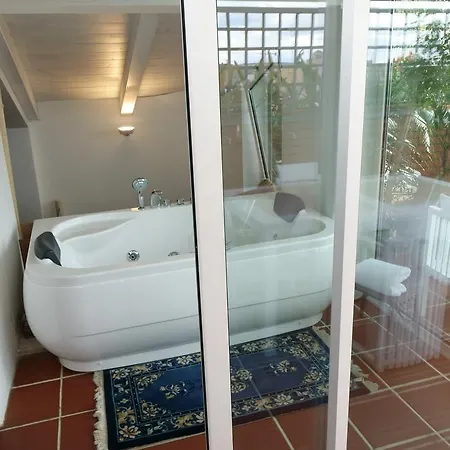 فندق مبيت وإفطار Amadeus Luxury