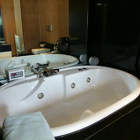 فندق مبيت وإفطار Amadeus Luxury *